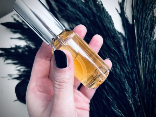 Kunoichi Shadow Flower Perfume Oil - Crystal-infused Perfume Oil - Image 5